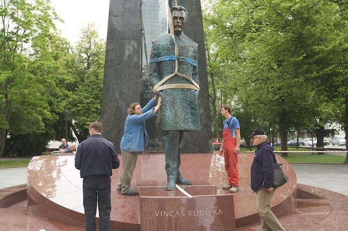 Vilniečiai Tautišką giesmę giedos prie V.Kudirkos paminklo
