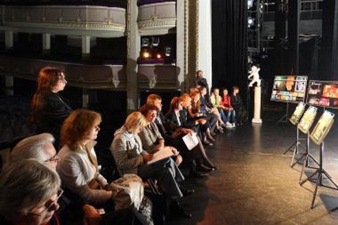 Teatro scenoje - diplominių darbų gynimas