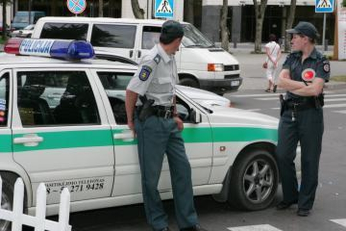 Vairuotojas įkliuvo, bandydamas papirkti patrulius