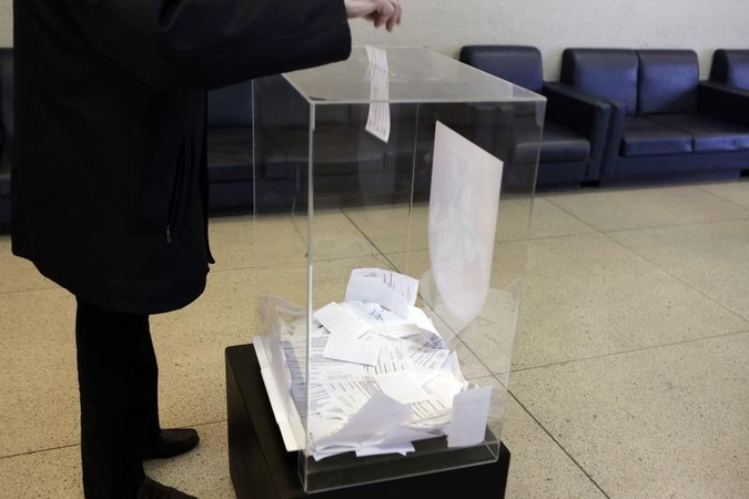 VRK siūlo padidinti rinkimų apylinkių skaičių