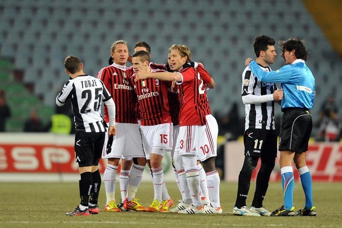 „AC Milan“ išsiveržė į pirmąją turnyro lentelės vietą