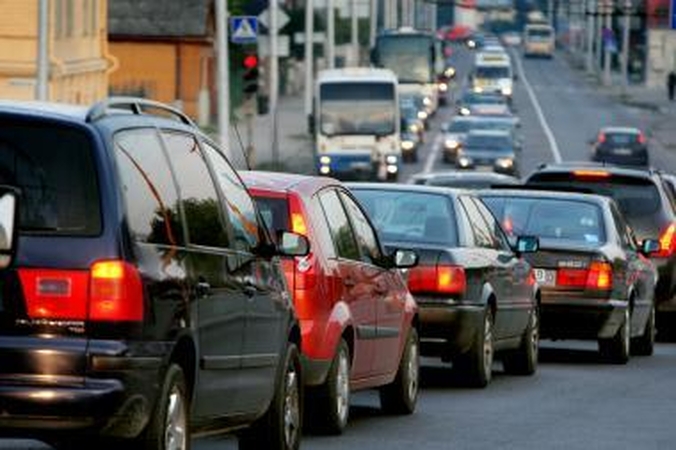 Per pusmetį įvežta 88 tūkstančiai transporto priemonių
