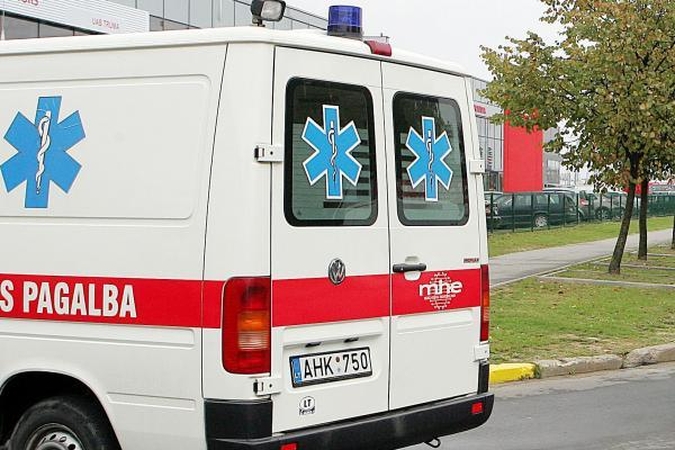Vilniaus rajone automobilis rėžėsi į vežimą, žuvo važnyčiotojas