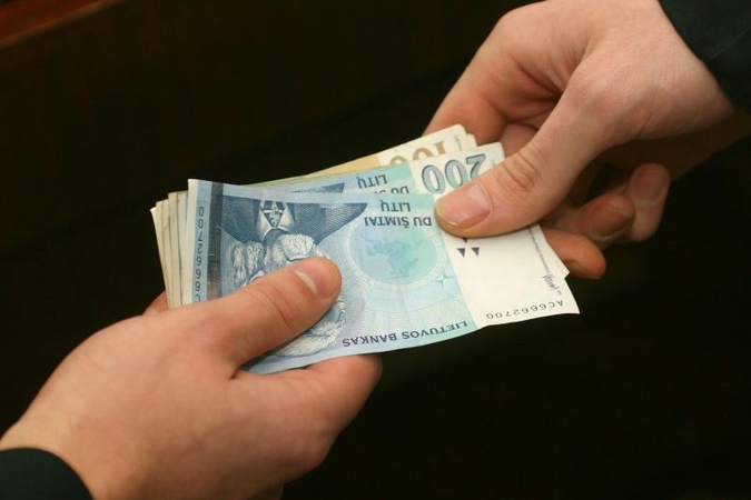 Teismas: Šilutės techninių apžiūrų centro kontrolieriai ėmė kyšius