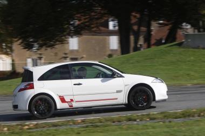 „Renault Megane R26.R" įvertinta apdovanojimais