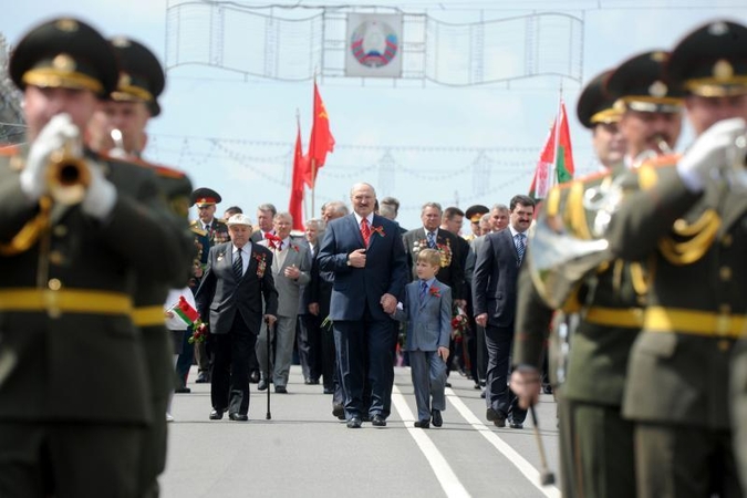 A. Lukašenka nori kontroliuoti valiutos pardavimą