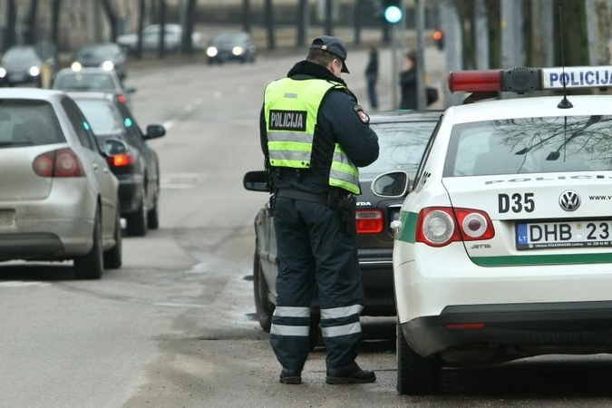 Per savaitgalio reidus policijai įkliuvo 129 neblaivūs vairuotojai 
