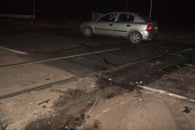 Girtas vairuotojas per susidūrimą su traukiniu liko gyvas