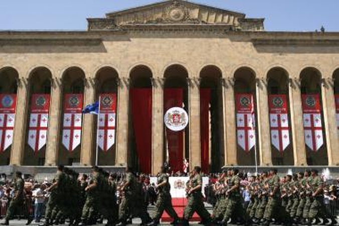 Gruzijos opozicija privertė atšaukti paradą