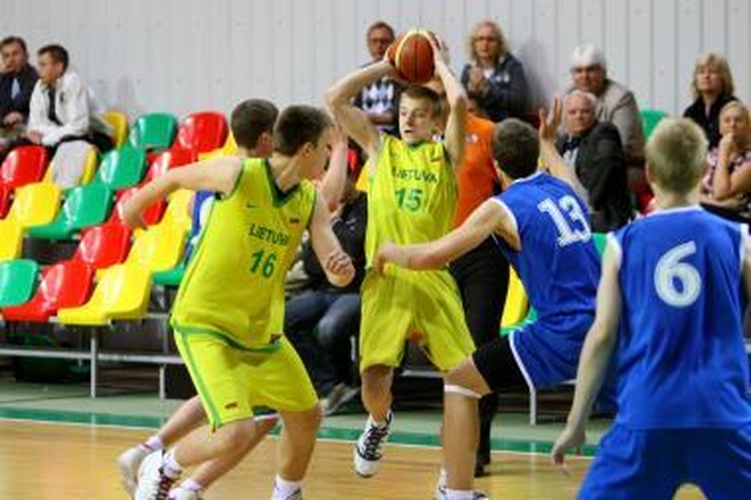 Jaunučių krepšinio rinktinė nugalėjo suomius