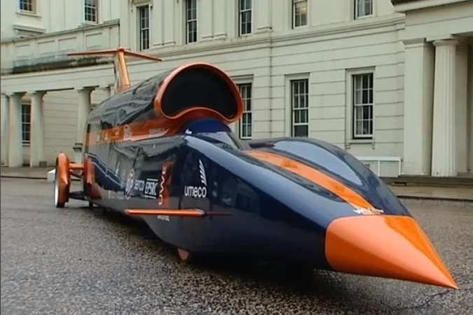 Automobilis skriejantis 1 670 km/val. greičiu?