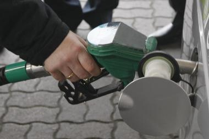 Benzino kaina Britanijoje siekia rekordines aukštumas