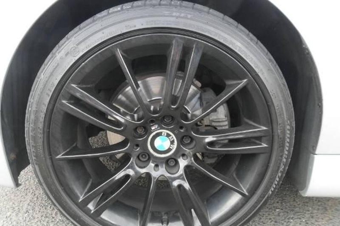 Apynaujį kliento BMW sudaužęs autoserviso meistras susiėmė už galvos