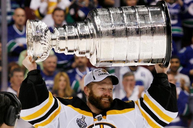 Bostono "Bruins" iškovojo Stenlio taurę 