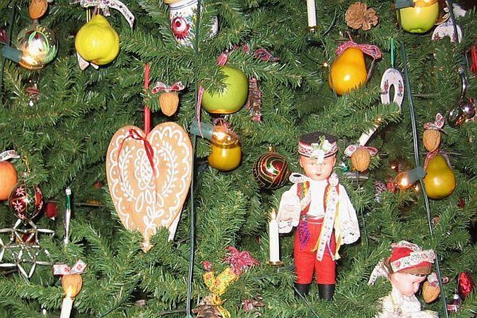 Nupuoštos Kalėdų eglutės bus panaudojamos būstams šildyti