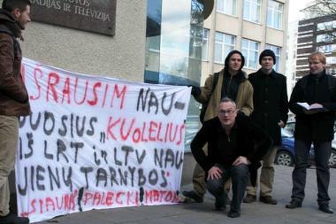 Dėl reportažo - mitingas prie LRT pastato