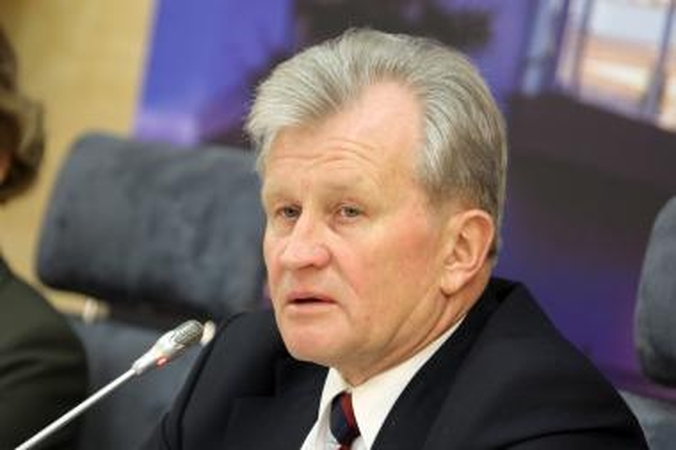 Seimas ragina Vyriausybę derėtis su smulkiaisiais verslininkais, o pastaruosius - nutraukti bado akciją