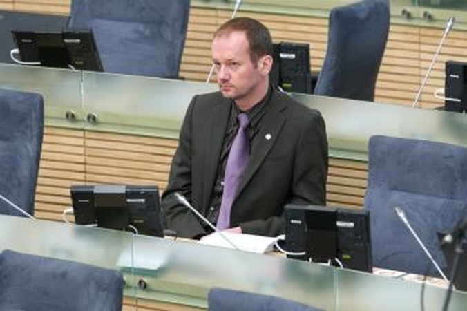 R.Žilinsko bylos nagrinėjimas atidėtas, kol Seimas leis suvaržyti jo laisvę