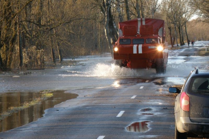 Kelyje Šilutė-Rusnė nustota kilnoti lengvuosius automobilius