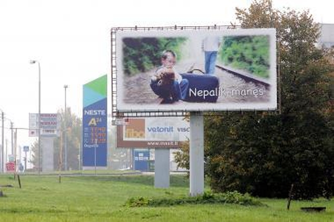 Vilniaus valdžia užsimojo kovoti su nelegaliais stendais ir iškabomis