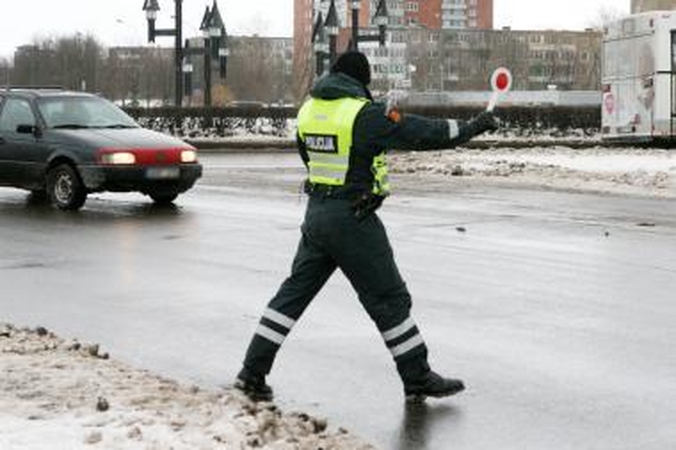 Neblaivus, be teisių ir su vogta mašina