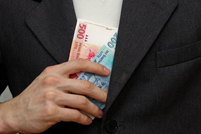 Už pusės milijono litų reikalavimą kalėti nuteisti du panevėžiečiai