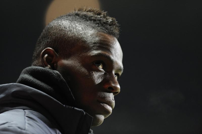 M.Balotelli susimovė bare žaisdamas smiginį
