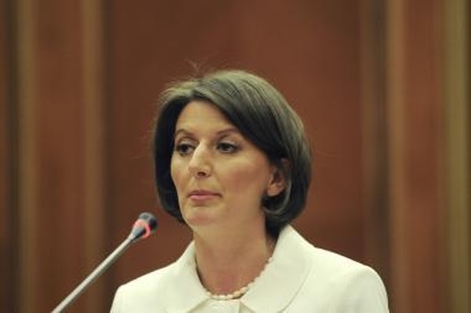 Naujoji Kosovo prezidentė - buvusi policininkė (papildyta)