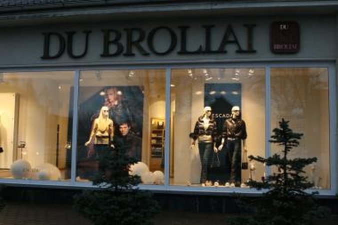 Vagys išnešė prabangius rūbus