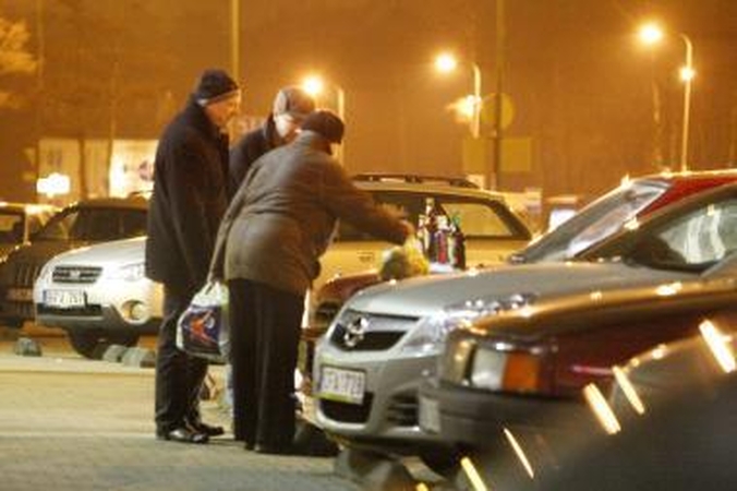 Aštuonis kartus teista kaunietė ir toliau prekiauja pilstuku