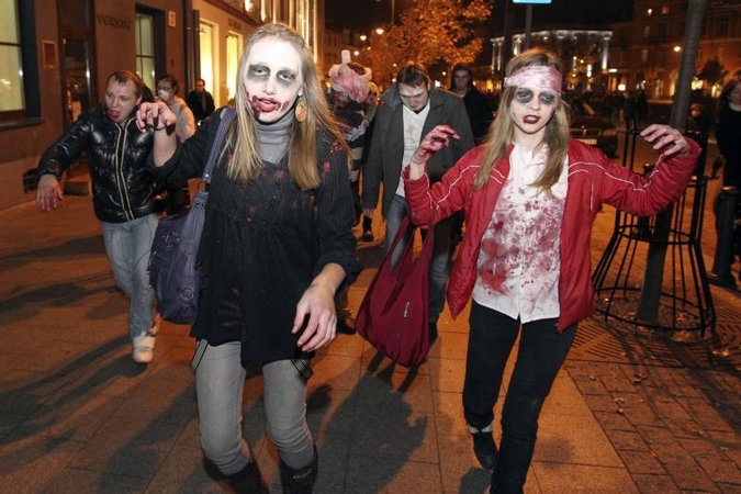 Zombių paradas trumpam pažadino snaudžiantį miestą