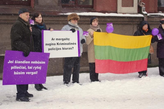 Po policijos langais piketavusiems drąsuoliams gresia nemalonumai