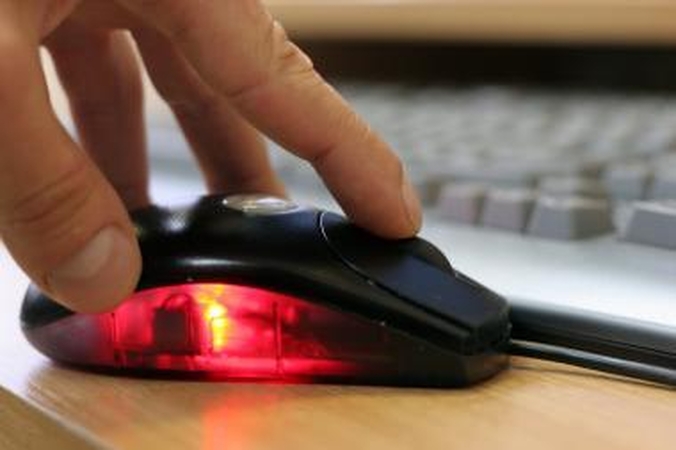 Antstolių ir notarų įgaliojimus norima pratęsti iki 70 metų
