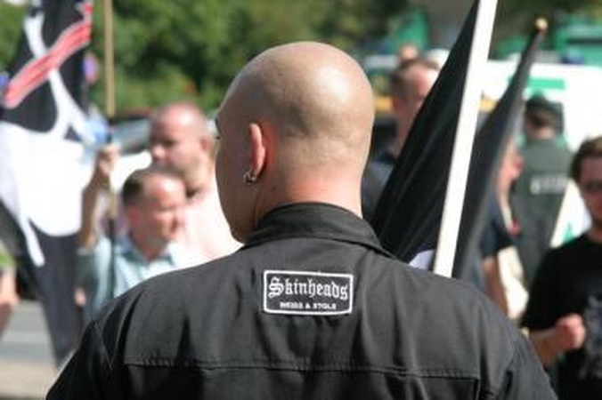 Rusijos neonaciai bando nutildyti žmogaus teisių gynėjus