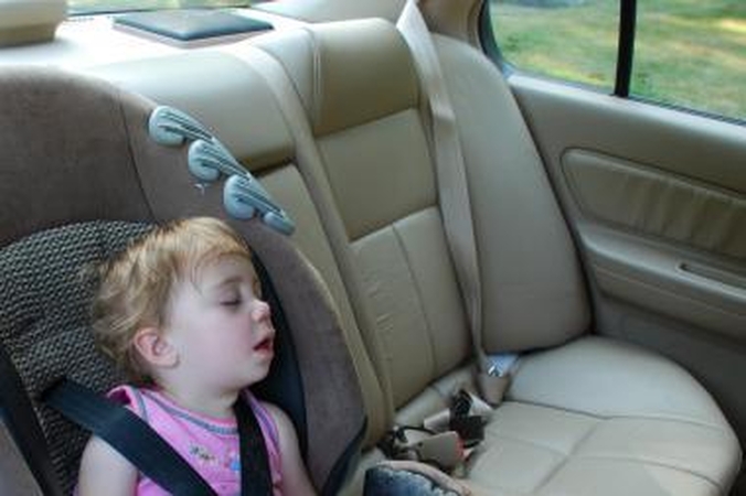 Mamoms automobilius statyti siūlo ir neįgaliųjų vietose 