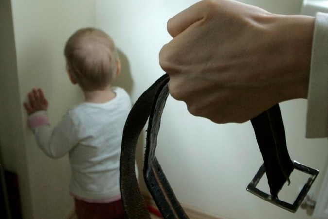 Neblaivi motina sumušė vienerių metų sūnų – vaikas atsidūrė ligoninėje