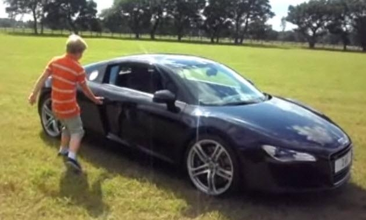 Vienuolikmečio „driftas“ su „Audi R8“ 