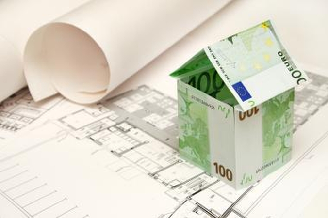 Analitikai: augs tarpbankinių paskolų eurais palūkanos