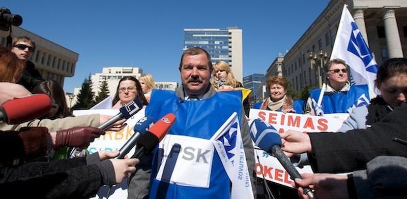 Profesinės sąjungos kyla į kovą ir gegužės 1-ąją žada eitynes