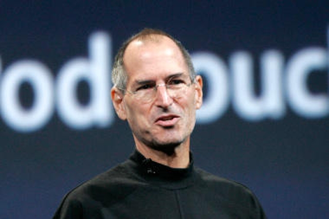 S.Jobsas pusmečiui skiriasi su "Apple"