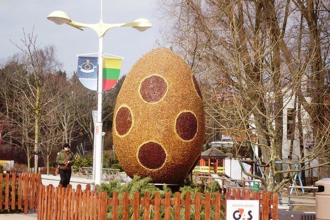 Palangą papuošė kurorto Velykų simbolis – gintarinis margutis