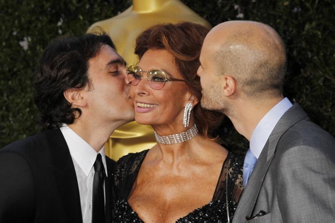Sophia Loren po 50 metų atsiėmė pirmąjį savo „Oskarą“