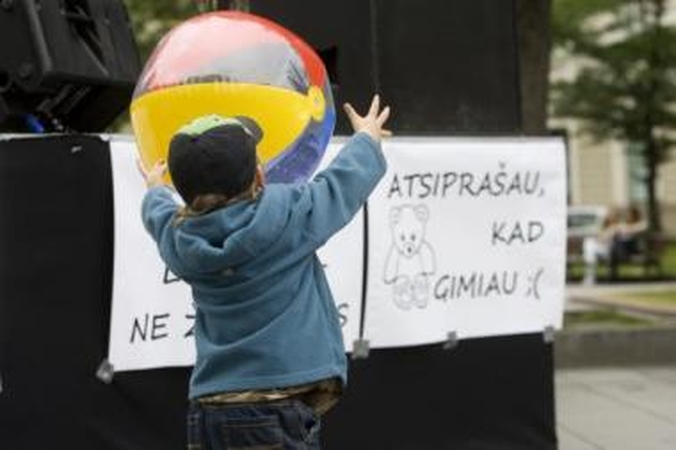Pernai tėvų globos neteko daugiau nei 2 tūkst. vaikų
