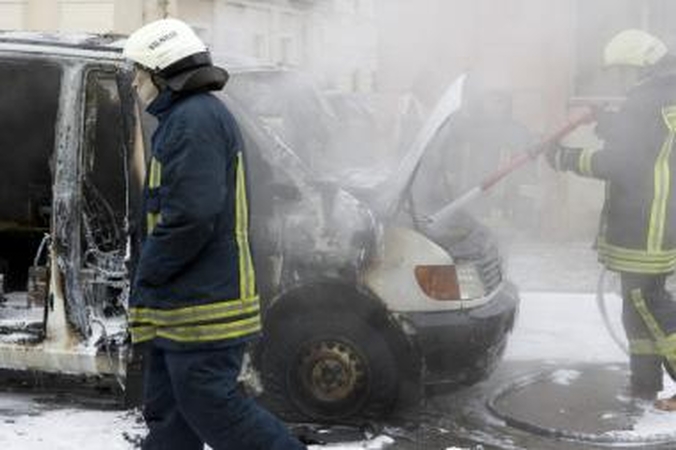 Žemuosiuose Šančiuose naktį padegtas automobilis