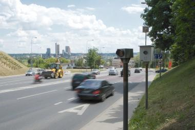 Policijos reidas: šimtai važiuojančių maršrutinio transporto eismo juosta