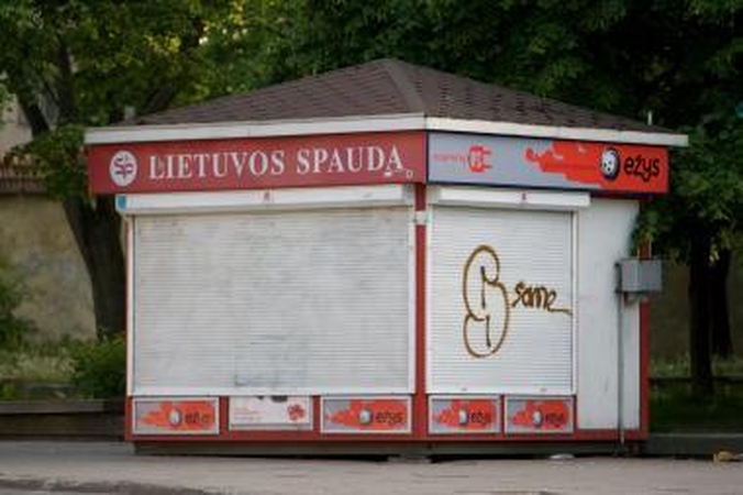 Seimas apribojo prekybą alkoholiu spaudos kioskuose (papildyta)
