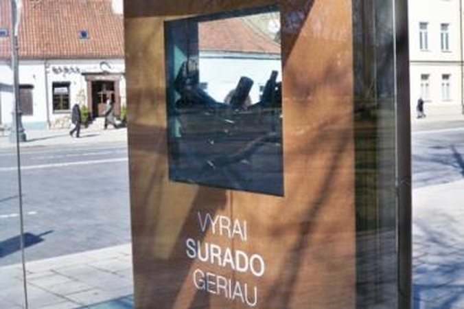 Stotelės Vilniuje užpildytos vyriška kosmetika