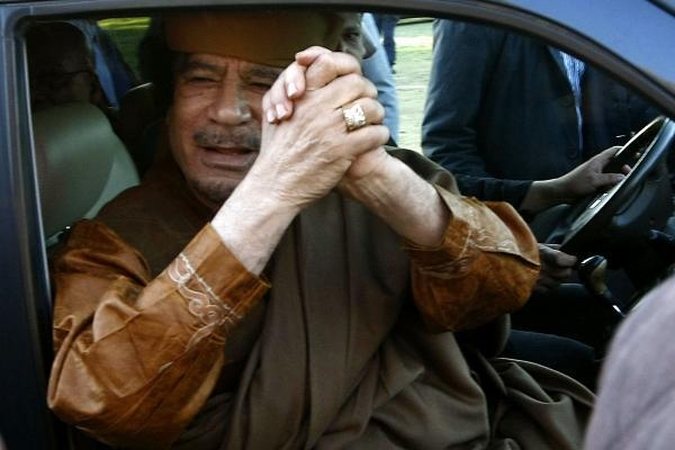 Buvusio Libijos lyderio Kadhafi pareigūnų artimieji bėga iš Sirto