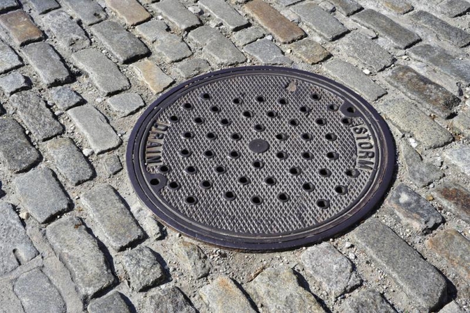 Vilniuje į 7 metrų gylio kanalizacijos šulinį įkrito vaikas