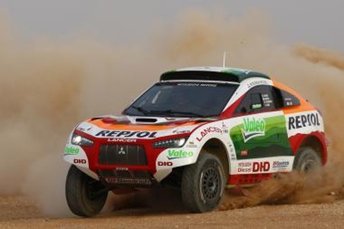 „Mitsubishi" lenktyniaus naujais automobiliais